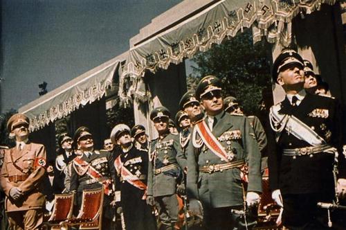 Гитлер и его клика на параде